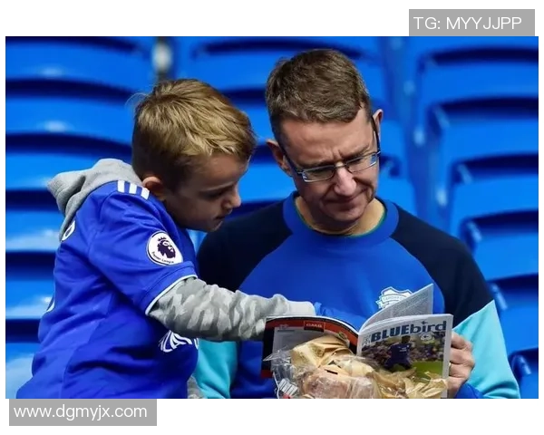 PSG守门员Matvey Safonov在点球大战中折断手臂但仍持续竞赛