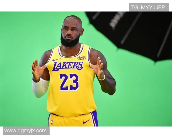 湖媒：詹姆斯从未要求买卖，是想要他的球队分布他对湖人不满的风闻